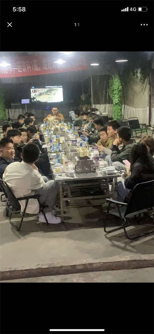 飞院学生第二食堂，可以同时接待上百人
