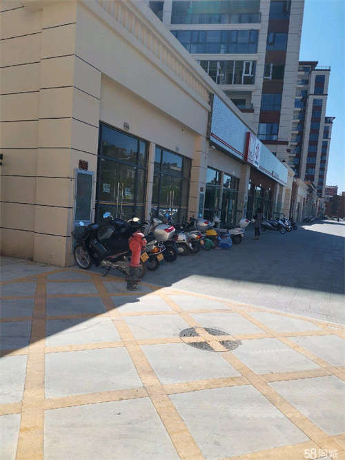 出租宁洱大道临街商铺    飞机场附近