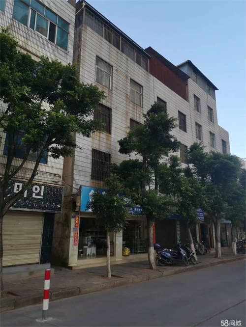 出租广场附近,商业体，写字楼,附近超市，饭店都有