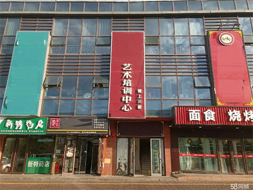 出租南湖清园路商业街精装修全木地板商铺出租，超大门头，设施齐全