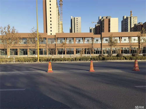 出租德润教育园区旁，华清学府A区，适合做大型餐饮，教育培训等