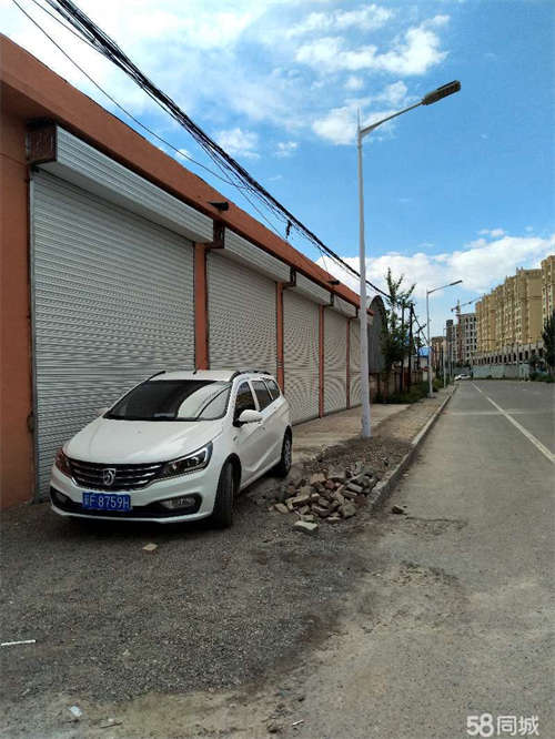 出租火车站新发地广场向东100米处临街门面