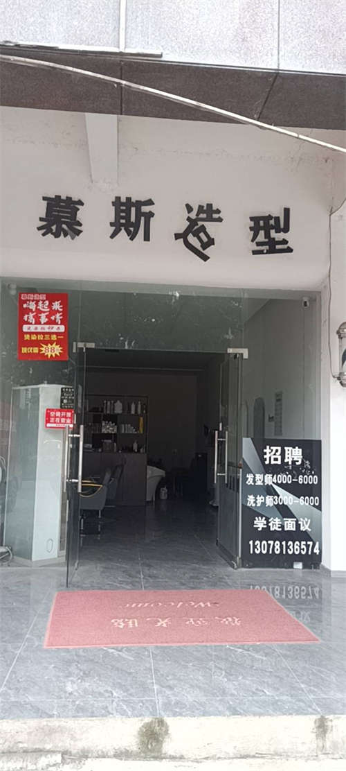 小区门口，人流量大，房租便宜