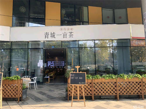 出租旺铺出租空铺转让，精装185平，18万含半年房租