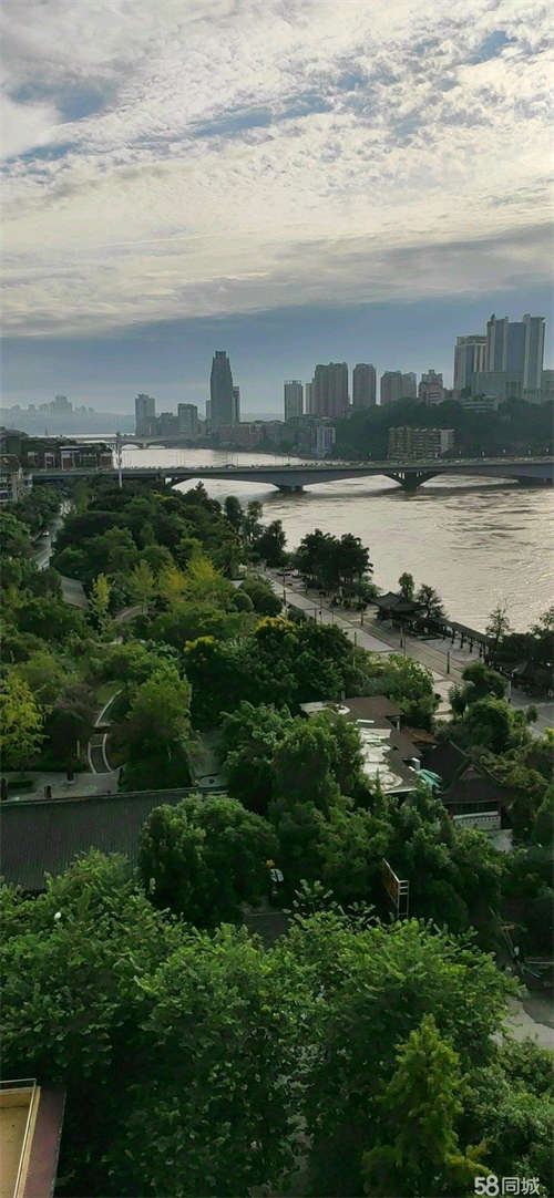 出租原门面是德宝汽修，面积171平方，