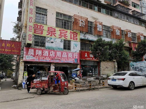 出租地段，300平方，无转让费，接手可经营