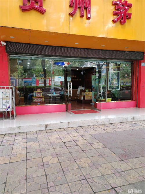 出租房屋宽敞明亮，周边人流量大，是经商的好口岸