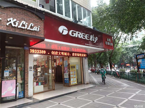 出租转角十字路口口岸，人民医院旁，大开间水电气三通，有卫生间