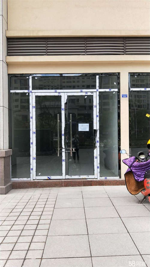 出租荣县枫丹郡小区临街门面