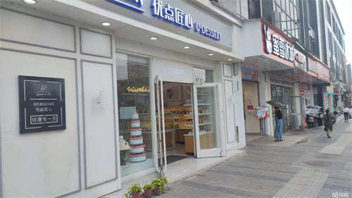出租房东直租地铁口商铺，可以做餐饮，
