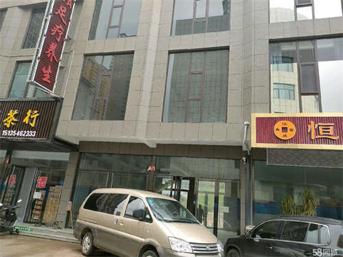 出租沿街门面，紧邻宴天下，人民医院，人流量多，