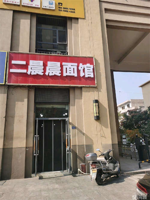 出租已经形成小吃餐饮一条街，客源稳定，适合餐饮