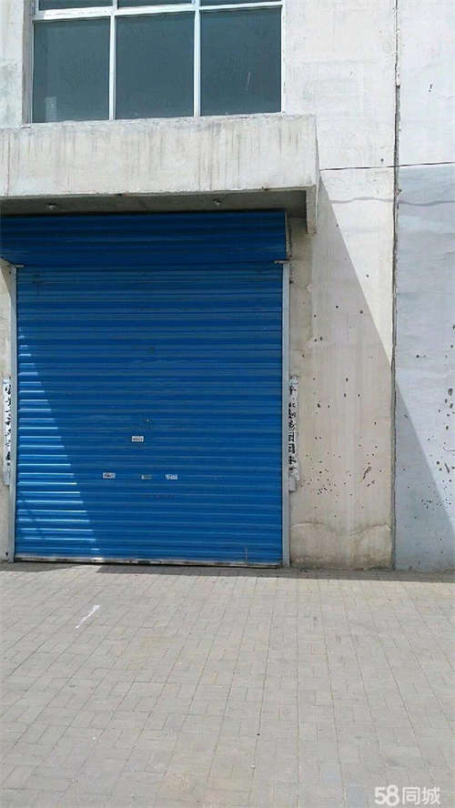 出租绿洲西城一区东门，有小区，学校，居民偏多