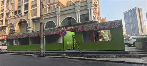 菜市及居民区入口，十五中对面。
