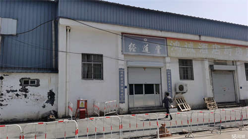 出租坤华路临街商铺，三间门面房