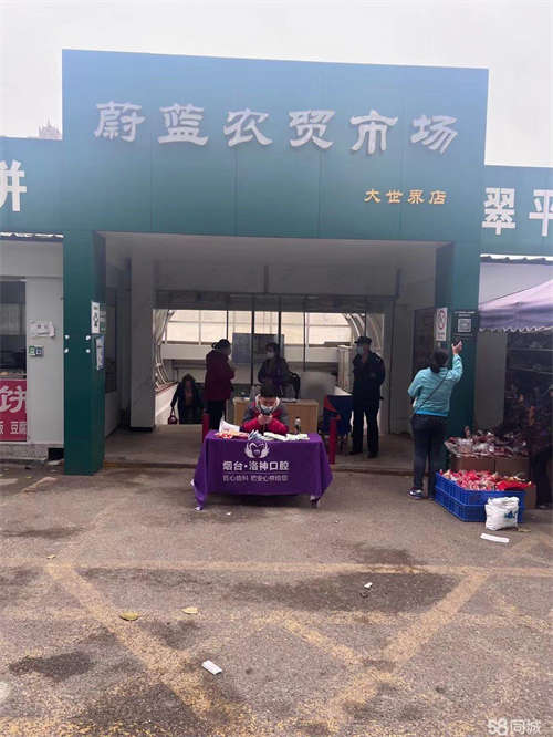 出租大世界市场岛台门头房，价格低