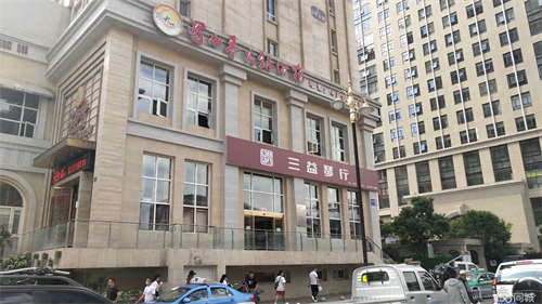 出租城西新华联广场写字楼配套精装修商铺
