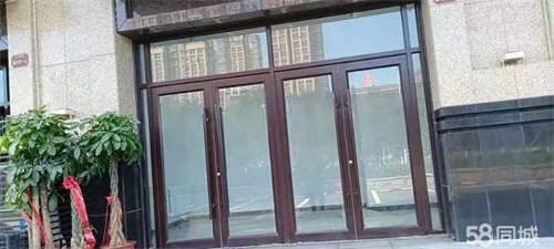 出租城区主干道，独立醒目门头，周围新建小区上万户住户户