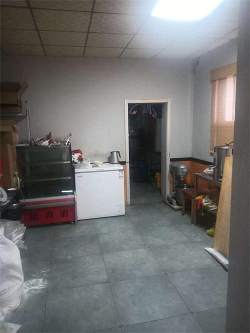 底价转让营业中的餐馆 位置优越 人流量大 房费月付 适合做各种餐饮