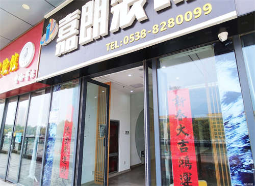 出租万达金街北广场二楼，位置明显，房东直租，无转让费