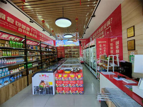 因给孩子陪读，将营业中的店铺转让，地理位置优越，接手即可营业