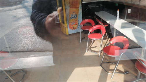 由于个人身体原因，早餐店转让