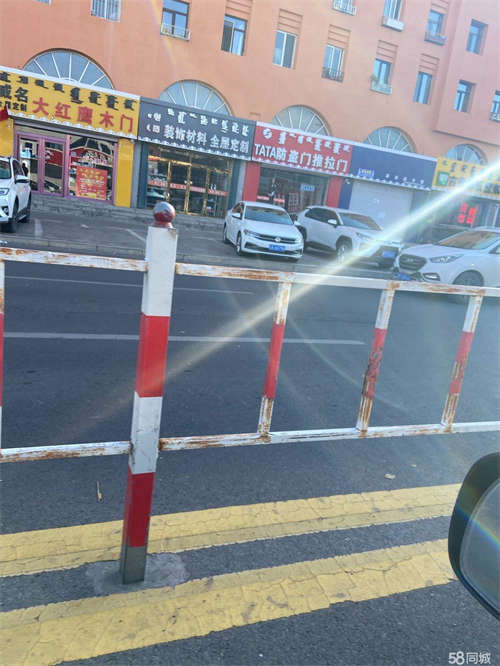 出租位置好，临近八中、兴安市场，门前无遮挡