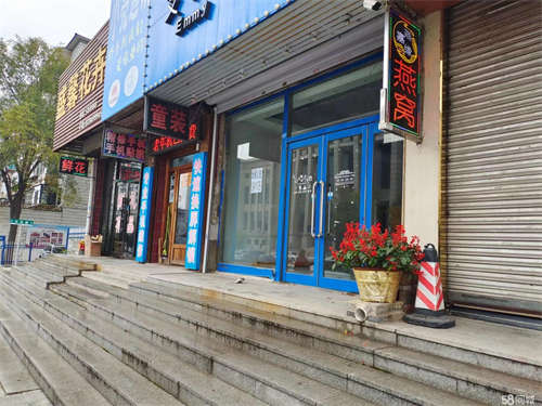 出租辽化汇华宫对面，荣华街商业街。