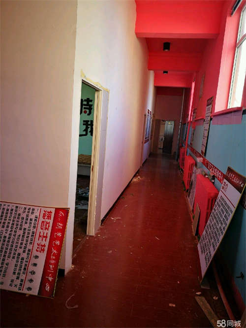 出租二楼独立楼梯适合办学美容