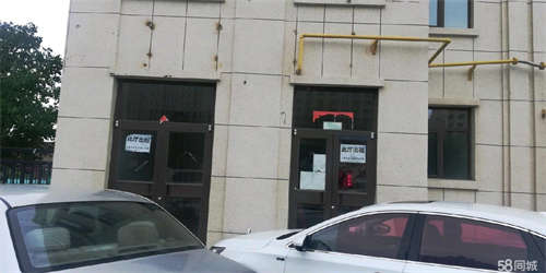 出租松北新区和风庭院小区北门临街商铺，适合除饭店以外的任何行业。