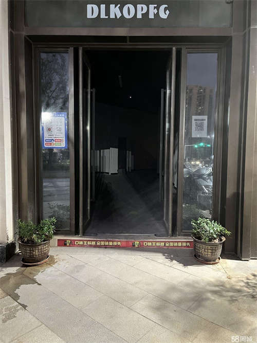 出租地面贴好了地砖，墙面都已粉刷好，带独立卫生间