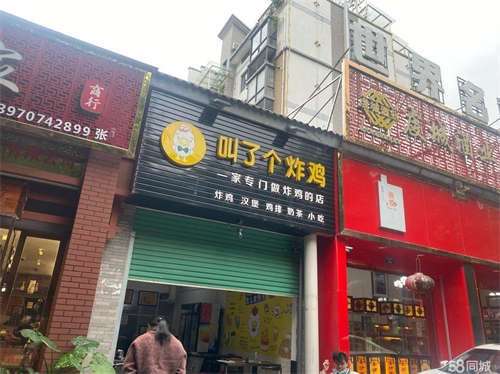 出租店铺有三十平米的阁楼，里面方正，南北通透南北通透，