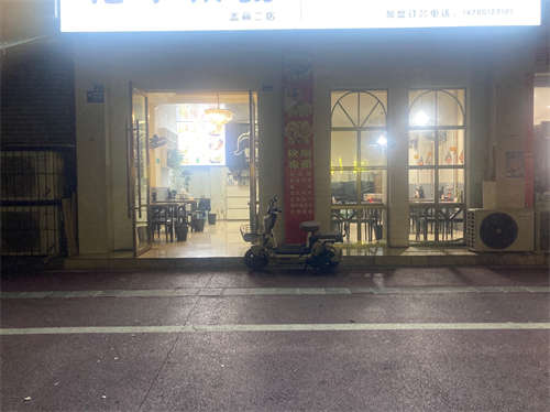 宏远盖丽楼下美食街临街铺