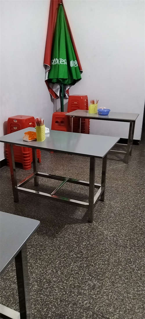 由于要照顾小孩和老人无法兼顾，现将盈利中早餐店转让，