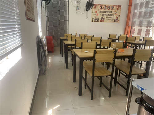 【优质店铺]本店转让，地理位置优越，客源稳定，有意者请私信了解更多信息。