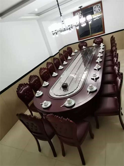 因家中有事 现将营业中的饭店转让  客源稳定  接手就可盈利 联系电话 18535887997  15935198053
