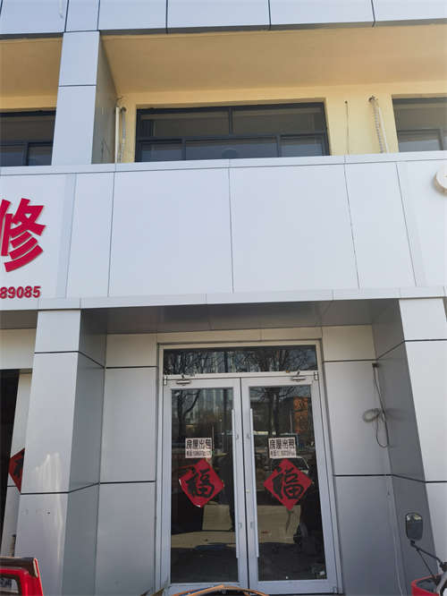 交通便利，停车方便。位置极佳