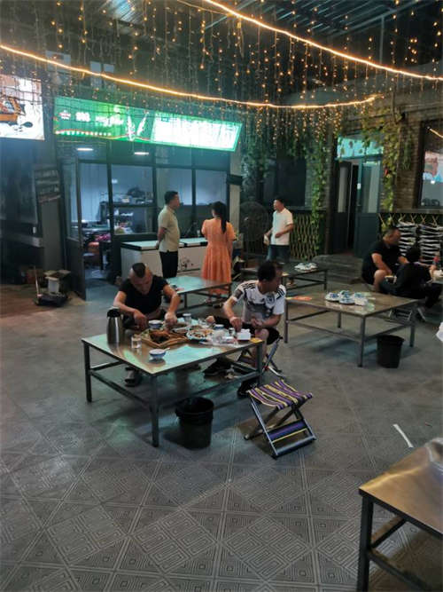 厨房设备 烧烤设备齐全 可接小型宴席 有固定客源 接手即可营业