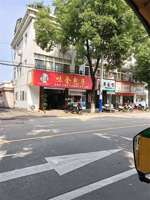 大地花园文峰北路旺铺转让，无转让费，因回家看孩子，忍痛转租出去