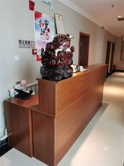 学校附近，客源稳定。