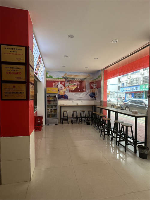 转让新装修3个月，所有东西都新净，适合做奶茶糖水餐饮