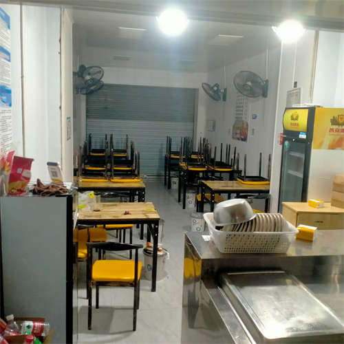 周边靠小初高3个学校，和几个单和小区