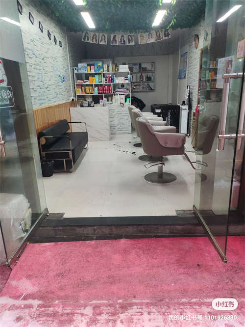 酉州中学，正门口店面转让，可空转