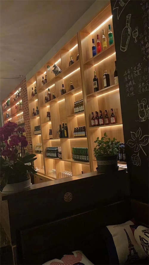 因本人精力有限，诚心转让。客源稳定，位置优越，商圈夜市