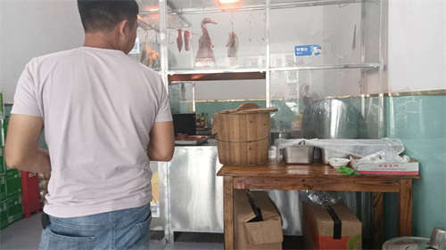 广式烧腊店带技术设备转让，接手即可营业