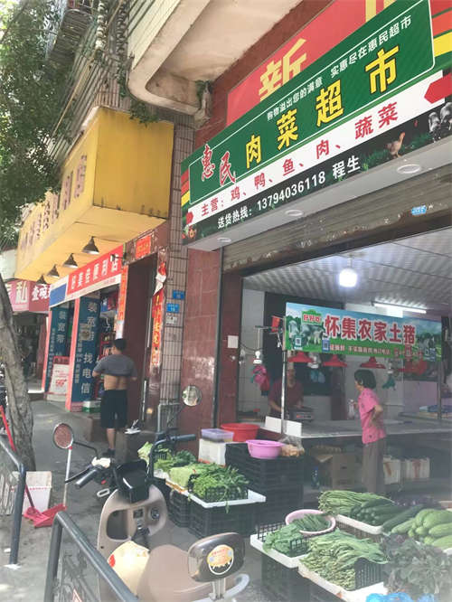 城中村出入口，人流量大