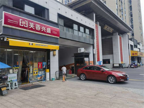 小区门口旺铺转让