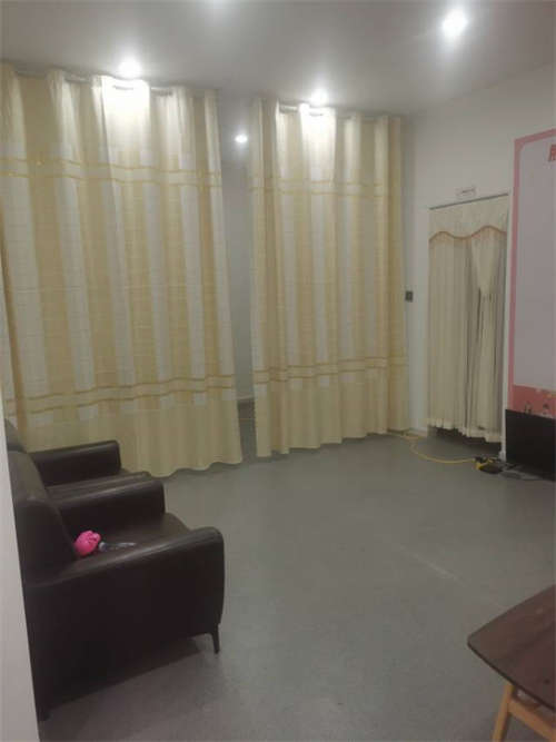 发布店铺转让本人有三间刚装修好的美容店需要转让 因小孩太小无人看管 价格面议 13155682855