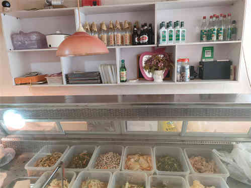 因个人原因，现将营业中的熟食店整体转让。十几年老店，客源稳定，接手就可盈利。