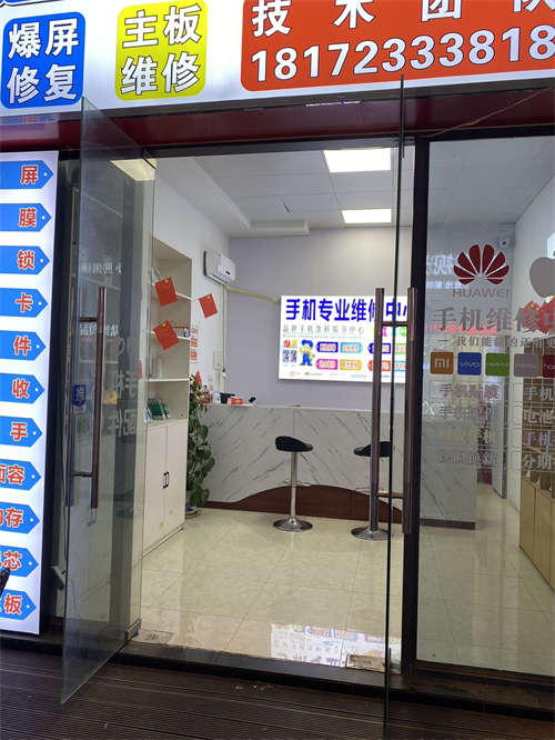 云星钱隆首府二期，商业街中间！附近人留多，入住率高，对面就是五象总部基地！